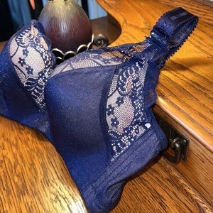 28A Women’s Bra Petite Fit Sexy Style No Underwire Navy Satin & Lace